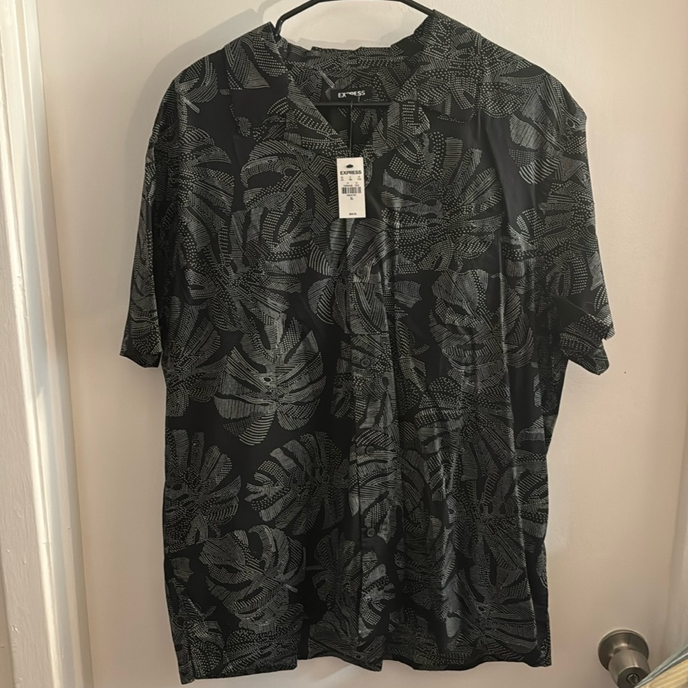 Express Men’s Button Down - Black w/ Pattern - Brand New - Short Sleeve - XL